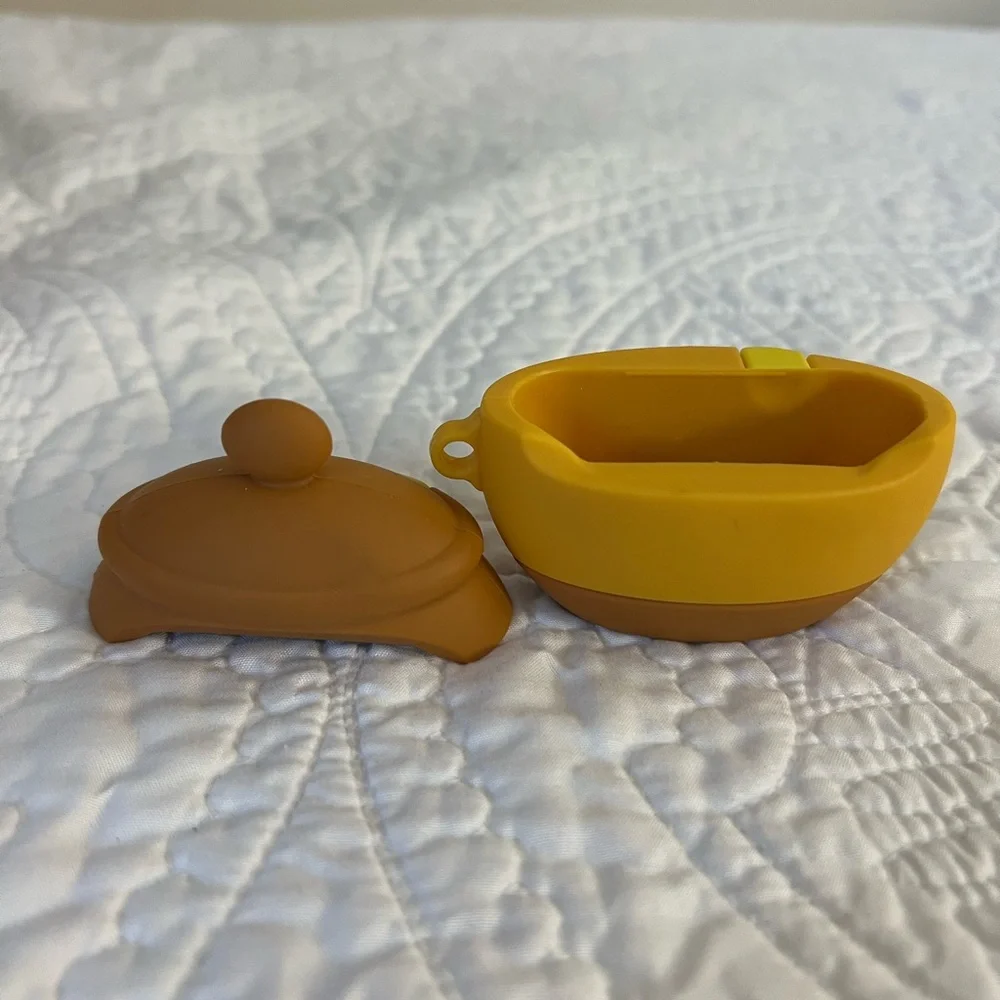Winnie the Poo inspired Apple Airpod Pros case. (Airpods not included)